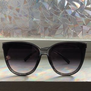 Jessica Simpson Sunglasses 🕶